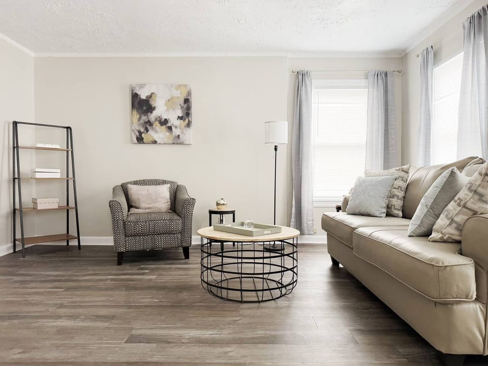 Riverside A3 | QUEEN 1BD/1BA Apt near River - Evansville