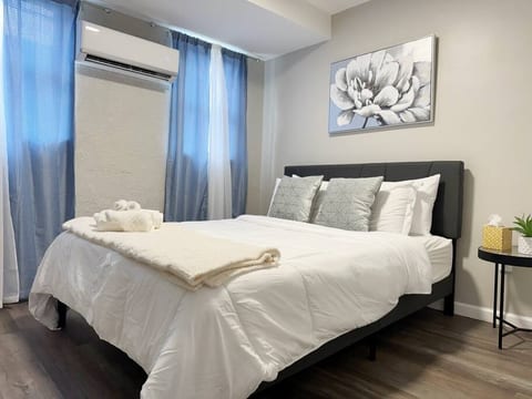 Riverside A | QUEEN 1BD/1BA Apt next to Riverfront