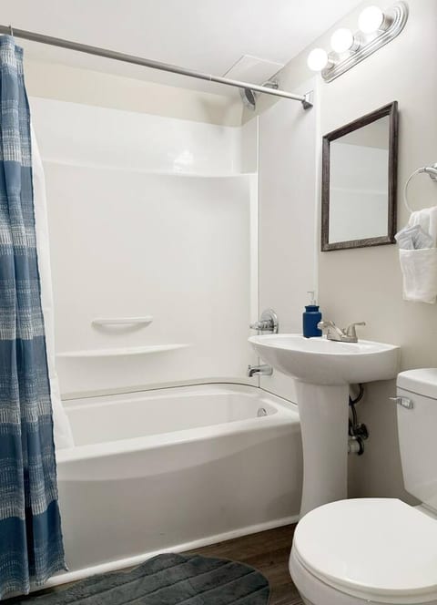 Riverside A1 | QUEEN 2BD/1BA Apt near River