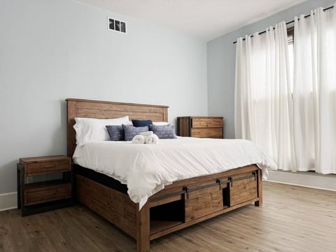 Haynie's Home | 2BD/1BA Stylish Apt in Home