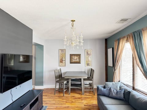 Haynie's Home | 2BD/1BA Stylish Apt in Home