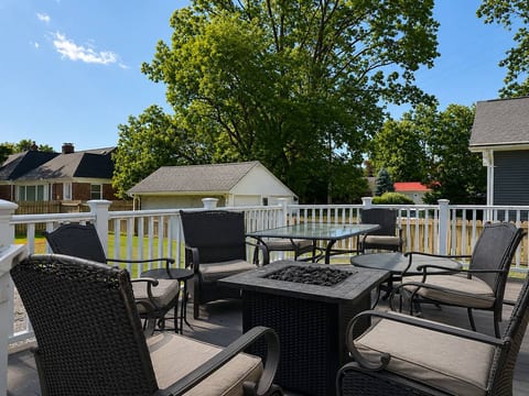 Weinbach Home | 4BD/1BA Home near UE