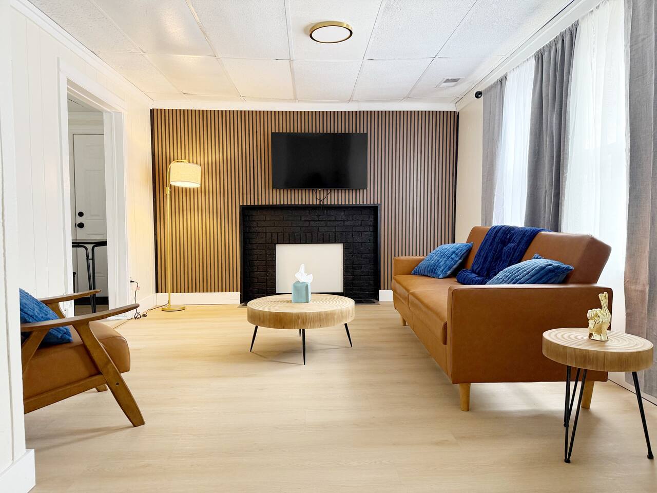 Redbrick Suites C | Queen 1BD\1BA Apt near UE