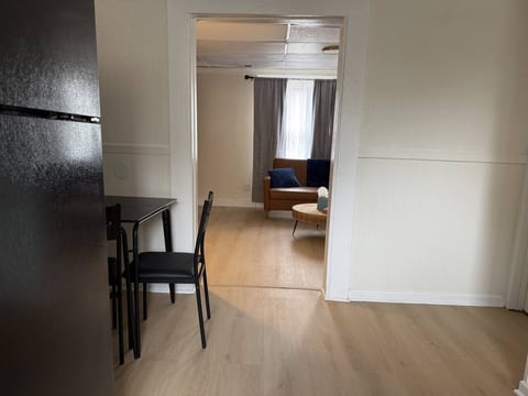 Redbrick Suites C | Queen 1BD\1BA Apt near UE