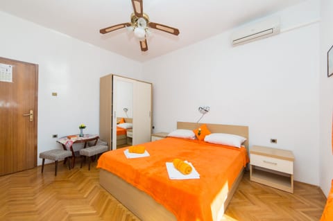 Apartments Ostrog - Unit 204934-5