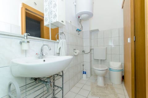 House Nikola - Unit 204943-5