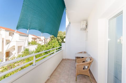 House Nikola - Unit 204943-5
