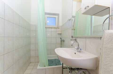 House Nikola - Unit 204943-5