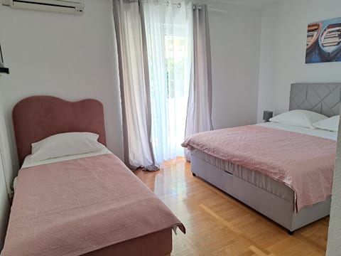 Apartments Tily - Unit 205004-5