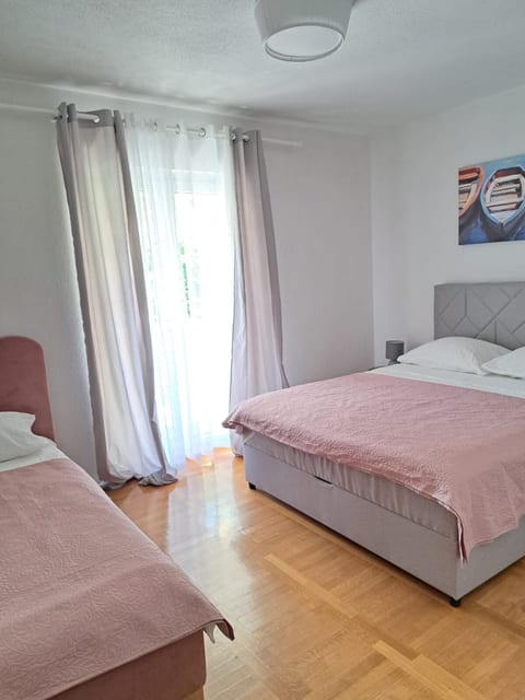 Apartments Tily - Unit 205004-5