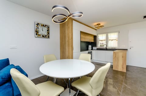 Apartments Crystal Luxury - Unit 205264-5