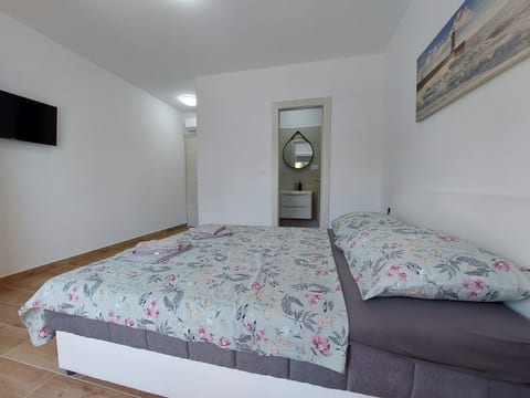 Apartment and Rooms Anne - Unit 211636-16