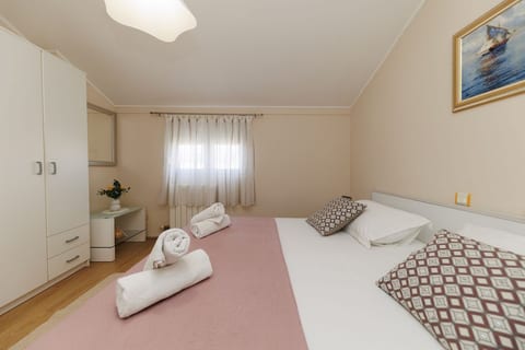 Apartments Mira - Unit 369084-13