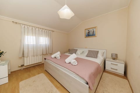Apartments Mira - Unit 369084-13