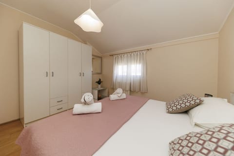 Apartments Mira - Unit 369084-13