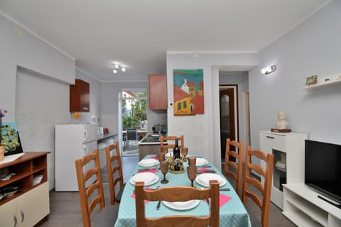 Apartment Darko - Unit 370371-13