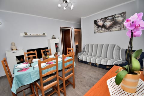 Apartment Darko - Unit 370371-13