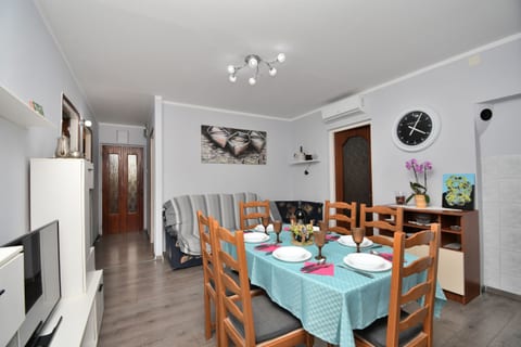 Apartment Darko - Unit 370371-13