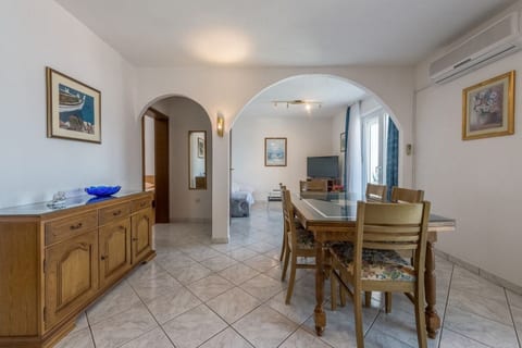Apartment Bubi - Unit 372005-13