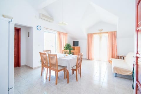 Apartments Annie - Unit 372059-13