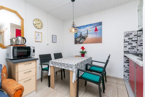 Apartments Boro - Unit 377908-13