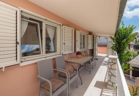 Apartment Dora - Unit 374509-13