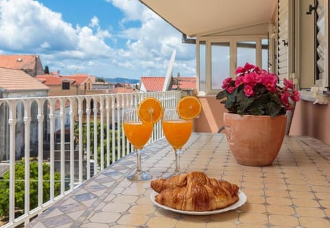 Apartment Dora - Unit 374509-13