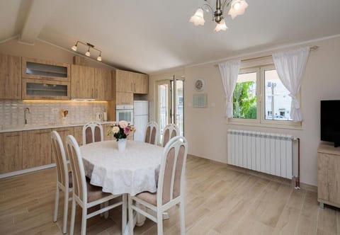 Apartment Dora - Unit 374509-13