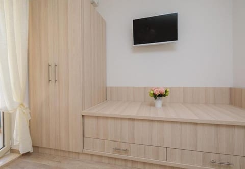 Apartment Dora - Unit 374510-13