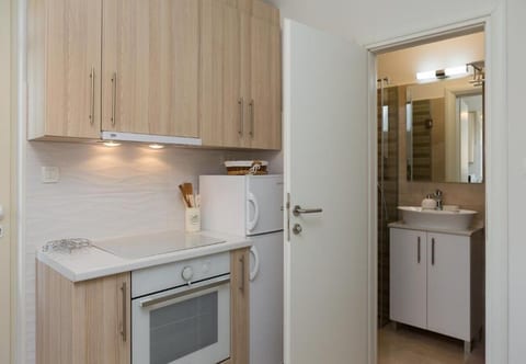 Apartment Dora - Unit 374510-13