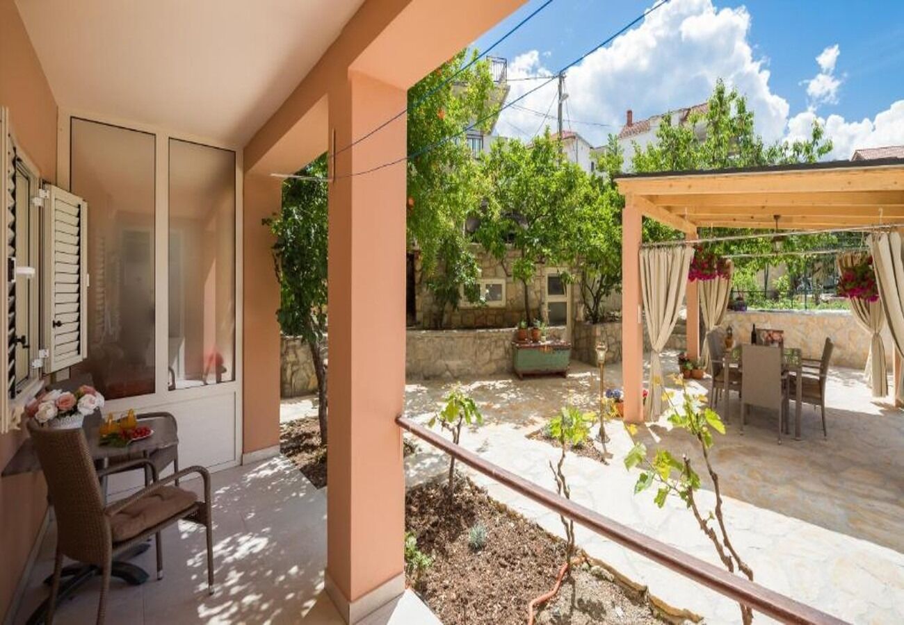 Apartment Dora - Unit 374510-13