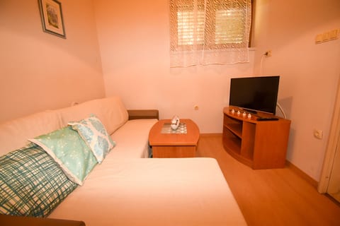 Apartments and Rooms Frane - Unit 374566-13
