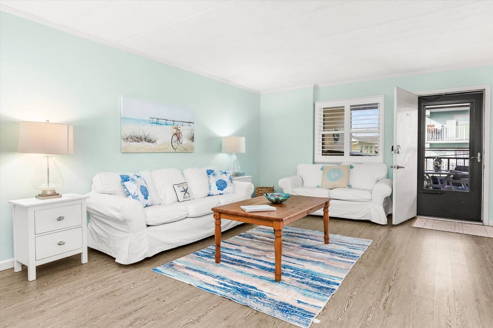 NEW LISTING SPECIAL 20% OFF Your Ocean City getaway -just steps from the sand. - Ocean City