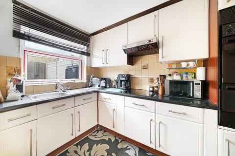 Spacious bright home in East London