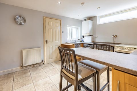 Cozy home in East Ham image 3