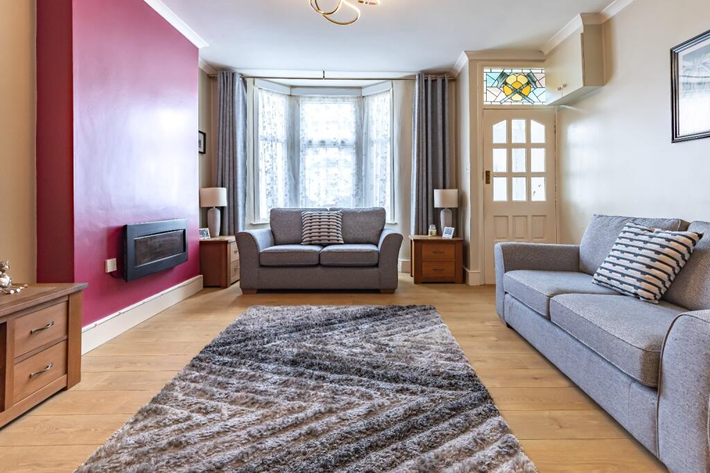 Cozy home in East Ham image 1