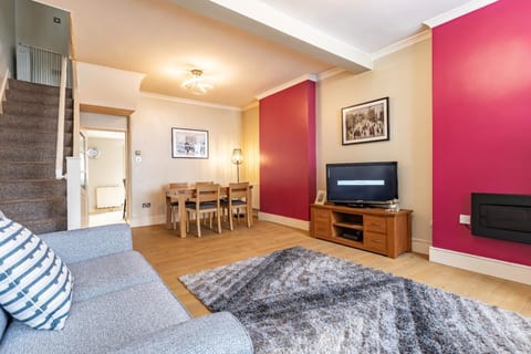 Cozy home in East Ham image 2