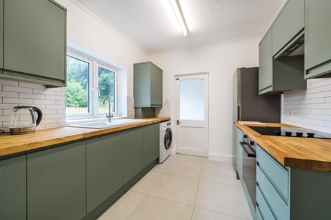 Comfy house near Manor Park