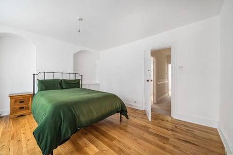 Comfy house near Manor Park