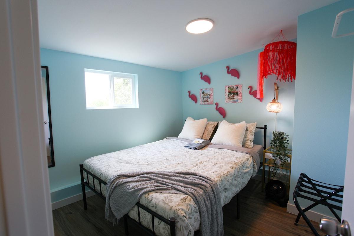 The Palm Springs Room image 1