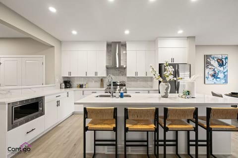 Secret Garden Retreat | Sleeps 18 | Near WEM