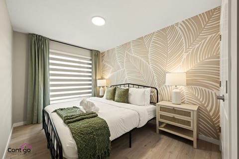 Secret Garden Retreat | Sleeps 18 | Near WEM