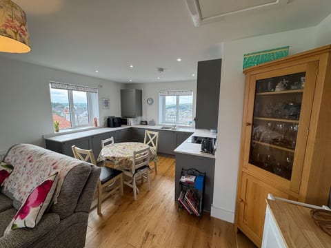 Penthouse with Balcony in Bude 2 bed sleeps 4