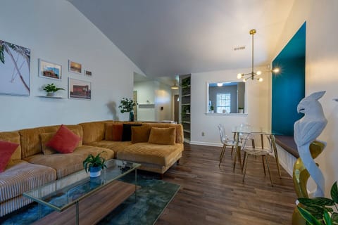 Durham Retreat •Fenced Yard, Deck & Modern Comfort