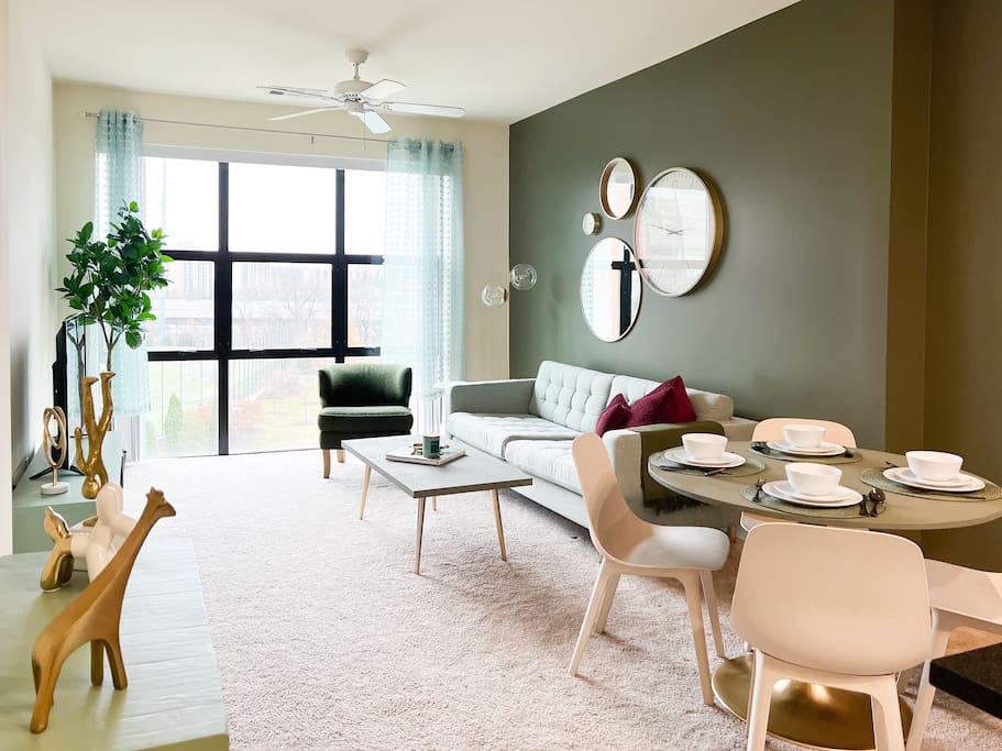 Vibrant & Bright 2BR by OT