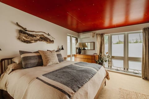 Sunlit Venice Designer Loft - 18' ceilings
