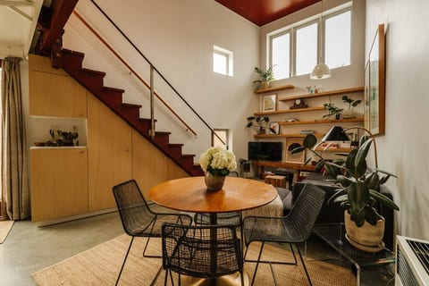 Sunlit Venice Designer Loft - 18' ceilings