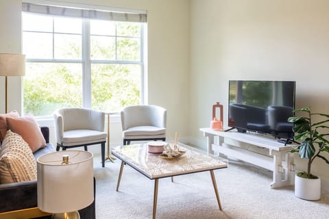 LUXI| Stylish 2BR Close To OT