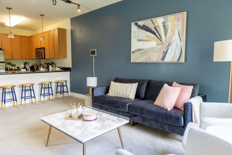 LUXI| Stylish 2BR Close To OT