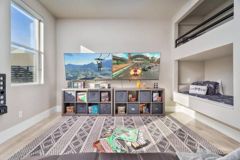 Mansion! Sleeps 25 | Pool + Spa | Pecan Valley
